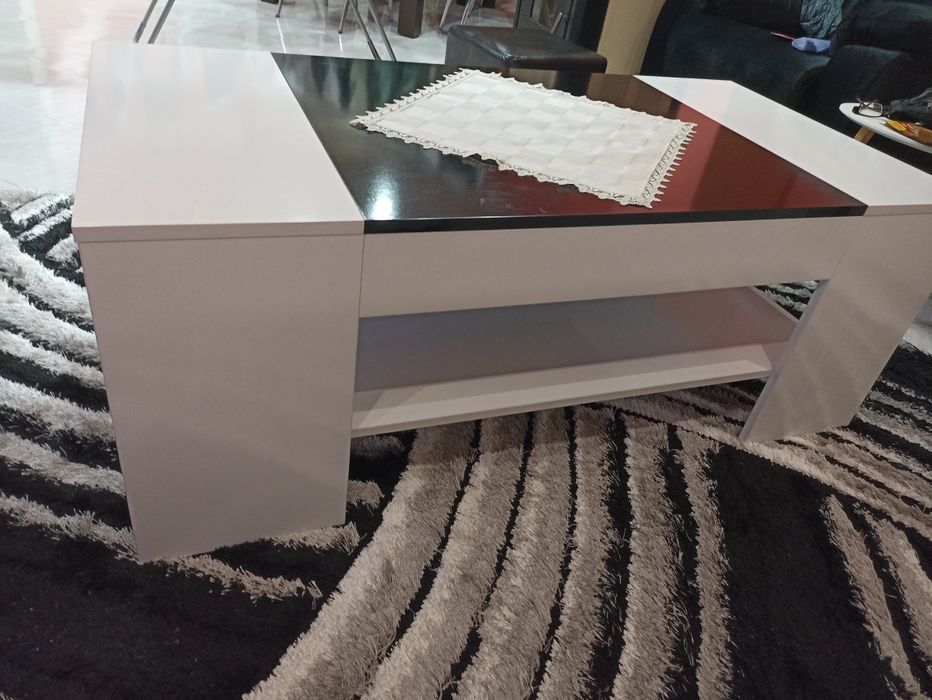 Холна маса -черно-бяла