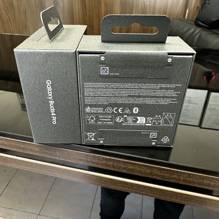 Нови! 2г Гаранция! Samsung Galaxy Buds 4 Pro R640 - Black безжични слу