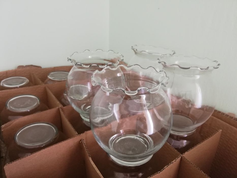 Къдрави, сферични стъклени вази на супер цени.