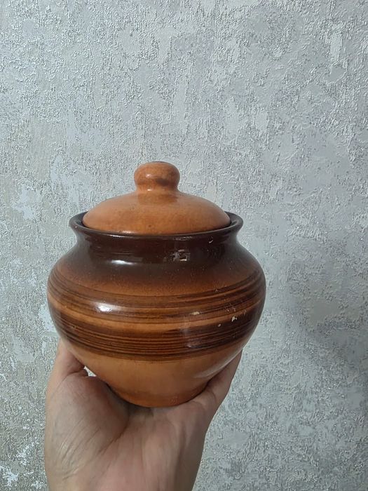 Глиняные горшки .