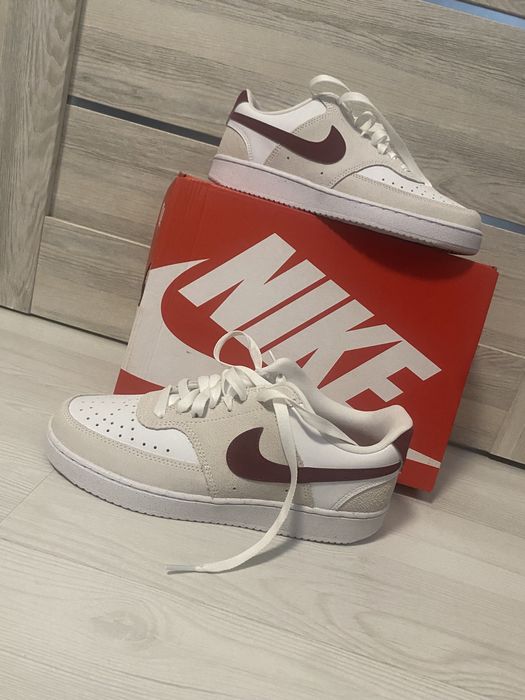 Adidasi nike noi