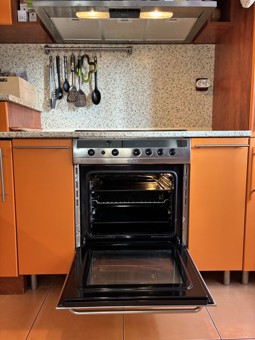 Whirlpool фурна за вграждане и котлони