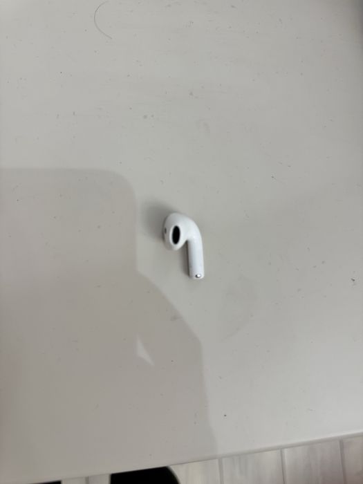 Левый наушник Airpods 4