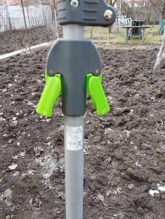 Vând foarfeca telescopică pentru crengi