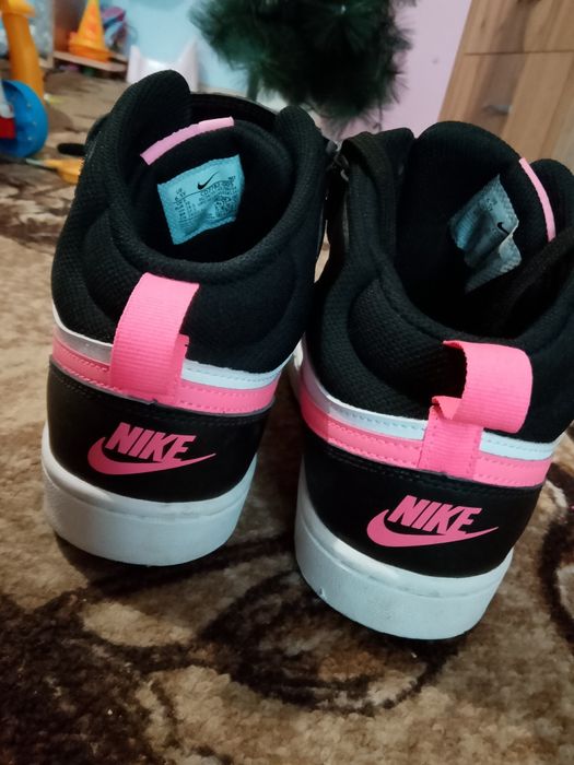 Дамски кецове Nike  Borough