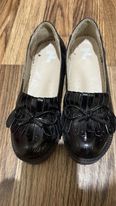 Продаю обувь для девочек