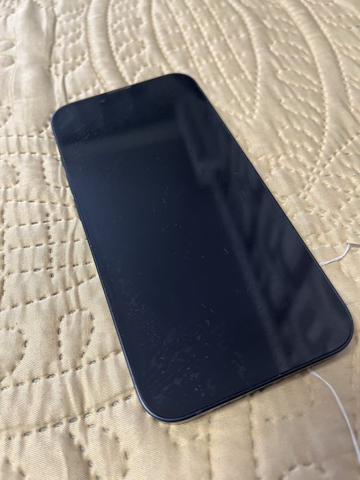 Продам iPhone 13