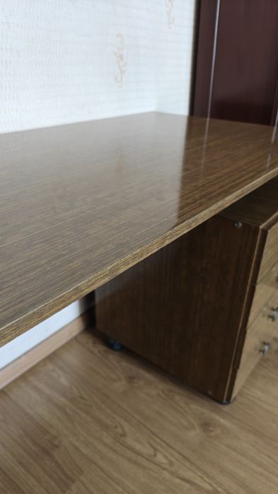 Стол письменный , цвет орех