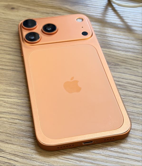 iPhone XR в корпус от iPhone 17 Pro