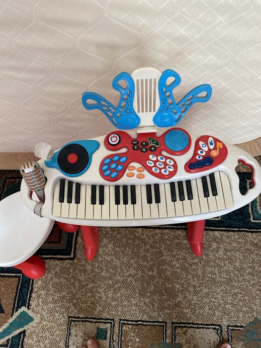 Детское пианино со стульчиком