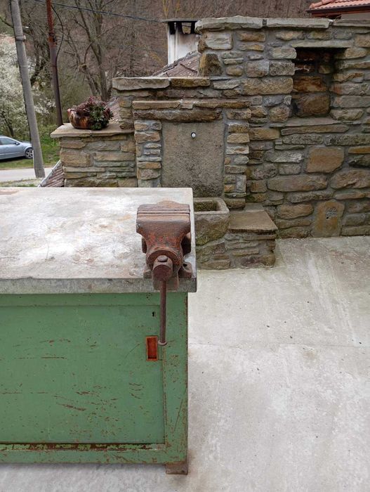 Шлосерска маса с менгеме