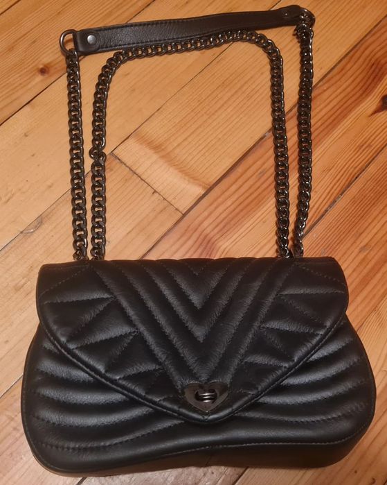 Малка дамска чанта, ест кожа, чисто нова, не е носена изобщо, 40€
