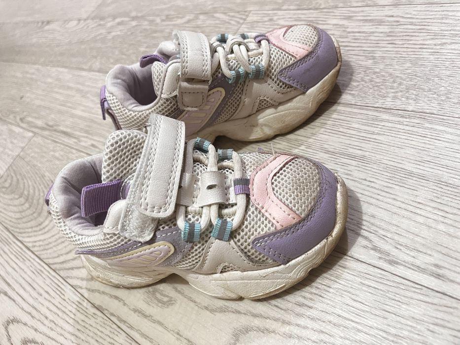 Продам кроссовки на девочку