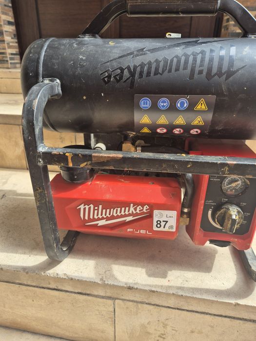 Компресор Milwaukee M18 FAC