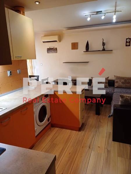 Продава се Тристаен апартамент в Бургас, Възраждане - 72 кв.м за 2175 €/кв.м - Снимка #2