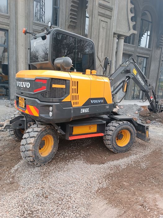 Экскаватор ва самосвал хизмати