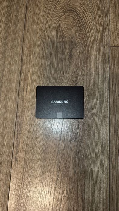 SSD Samsung 256gb ca nou 100% sanatate.