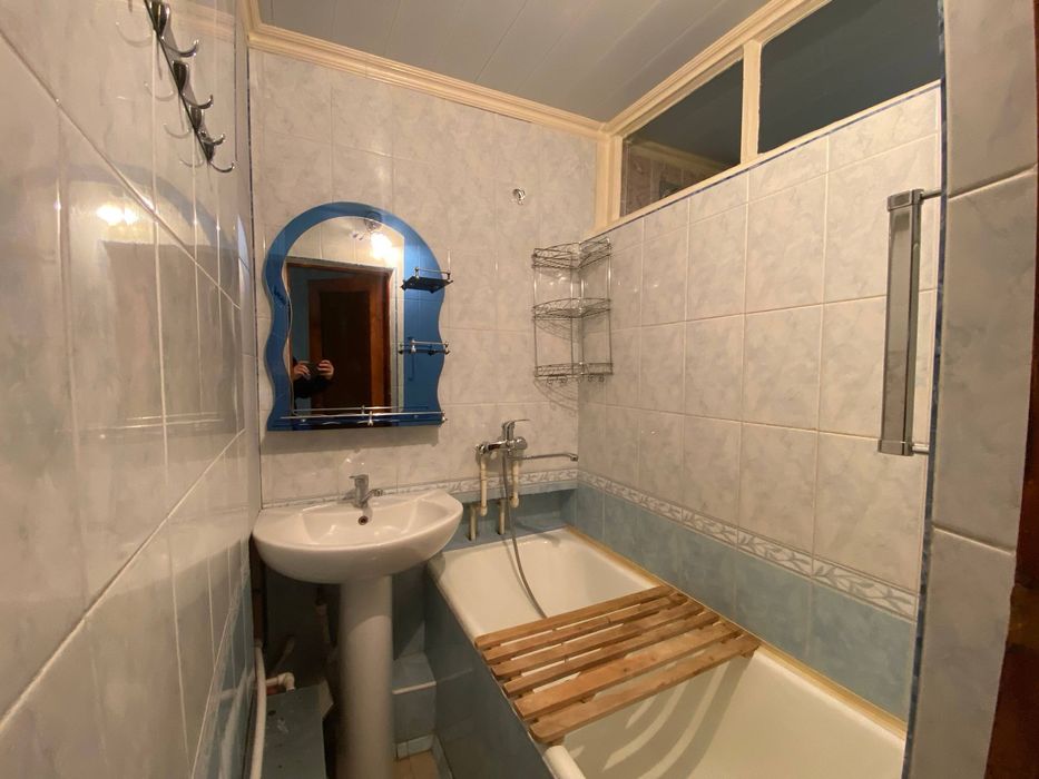 3 xona Gagarin yulni usti gishtli dom