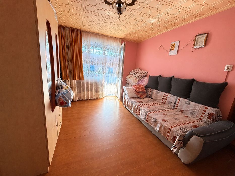 Vând Apartament Moldova Nouă