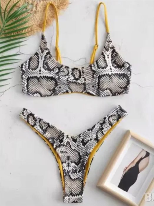 Бански.   костюм