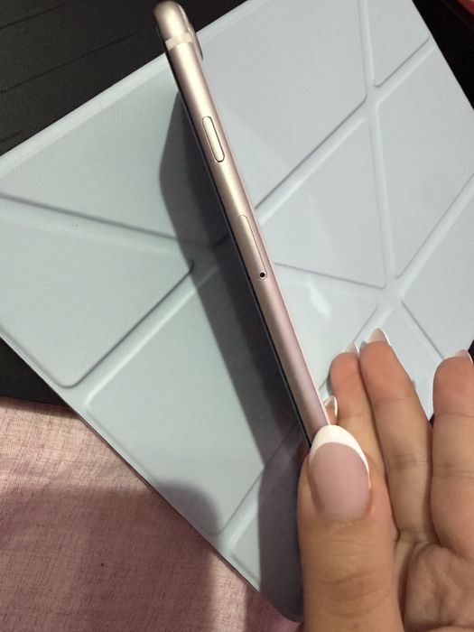 iPhone SE 2020 отлично състояние