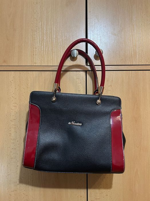 Дамска чанта, черно-червена