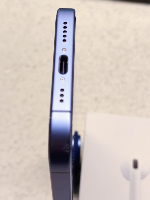 iPhone 16 256 GB UltraMarine Blue - Stare foarte buna