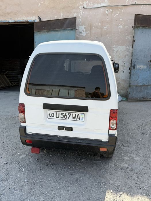 Mashina oldida azgina petnosi bor