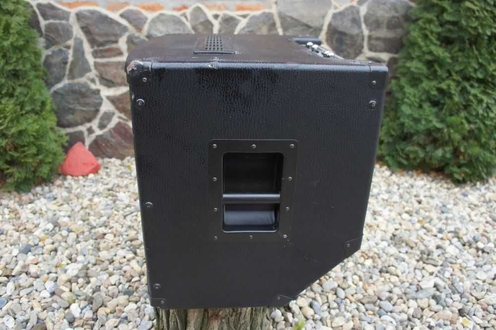 Compact chitara bass PEAVEY TKO-115