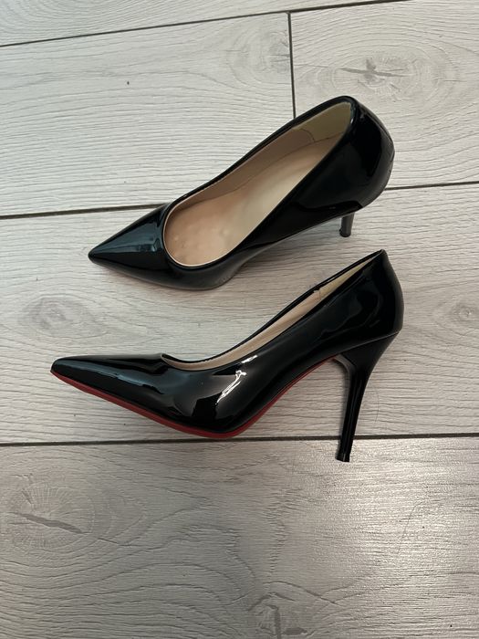 Продам женские туфли