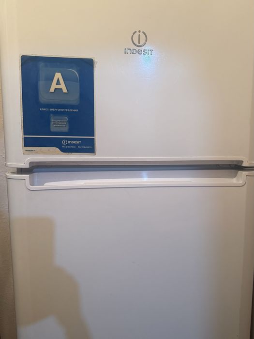 Продается холодильник Indesit