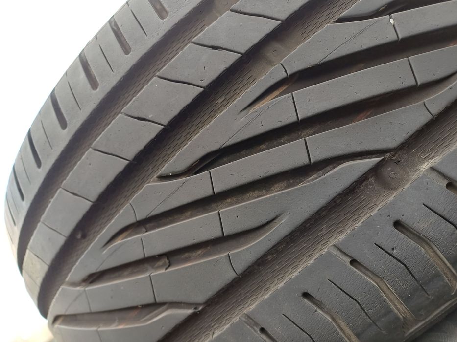 Гуми 235/40/18 Унироял