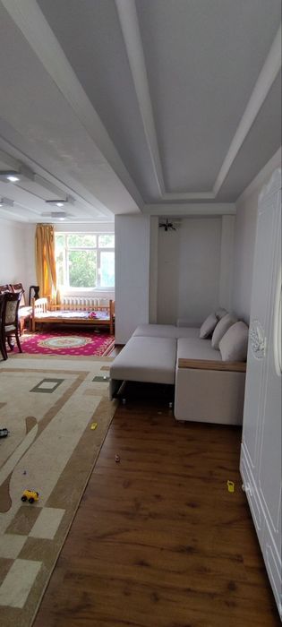 Sotiladi!!! Olmazor 4 xonali kvartira holati ôrtacha