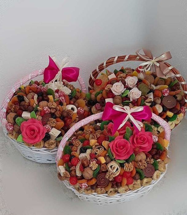 Корзины с сухофруктами