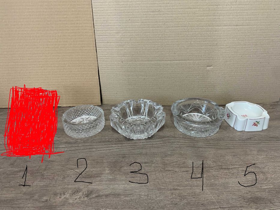 Вази и комплект ваза  и  пепелник - кристални, стъклени и рисувани.