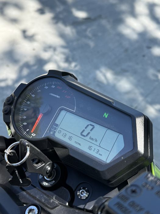 Motocileta Benelli 125 TNT