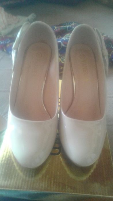 Qizlar tufligi rangi qaymoq rang