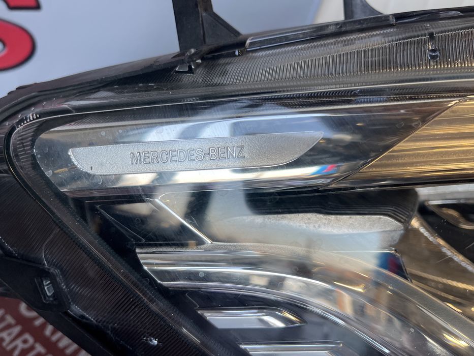 3 броя десен и 1 ляв фар Mercedes Sprinter W910 Full Led