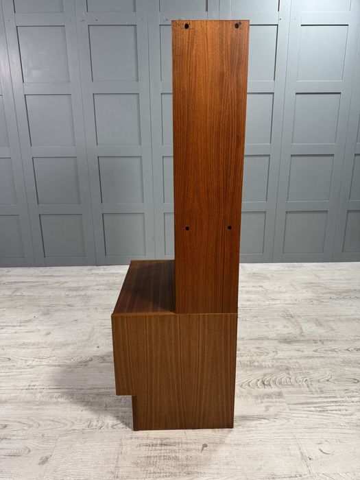 Шкаф скрин с надстройка от 60-те Р236