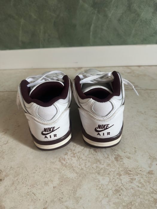 Vand Adidasi Nike Flight
