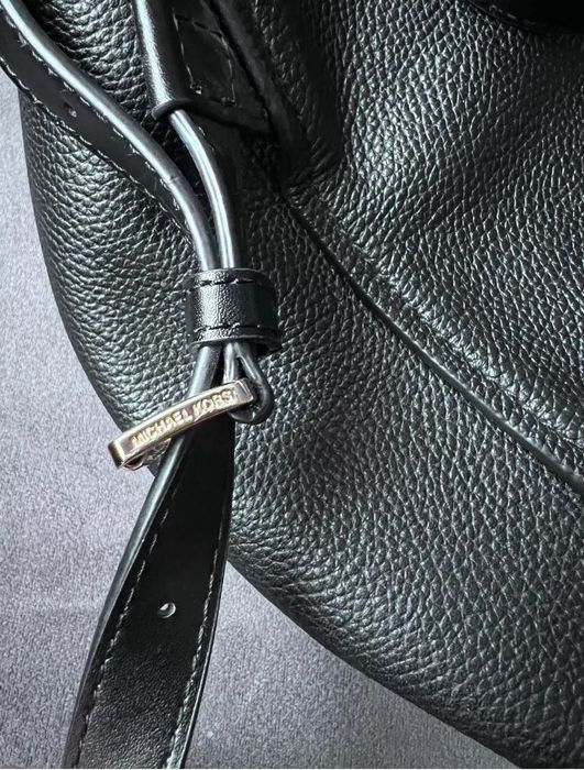 Раница  черна кожена Michael Kors