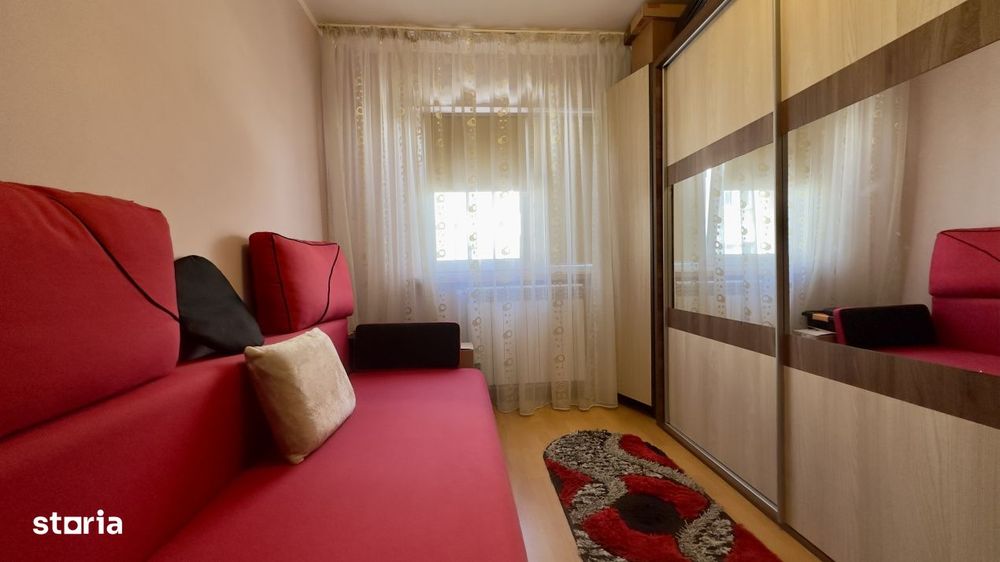 Apartament 4 camere, etaj intermediar, zona CET – ideal pentru famil