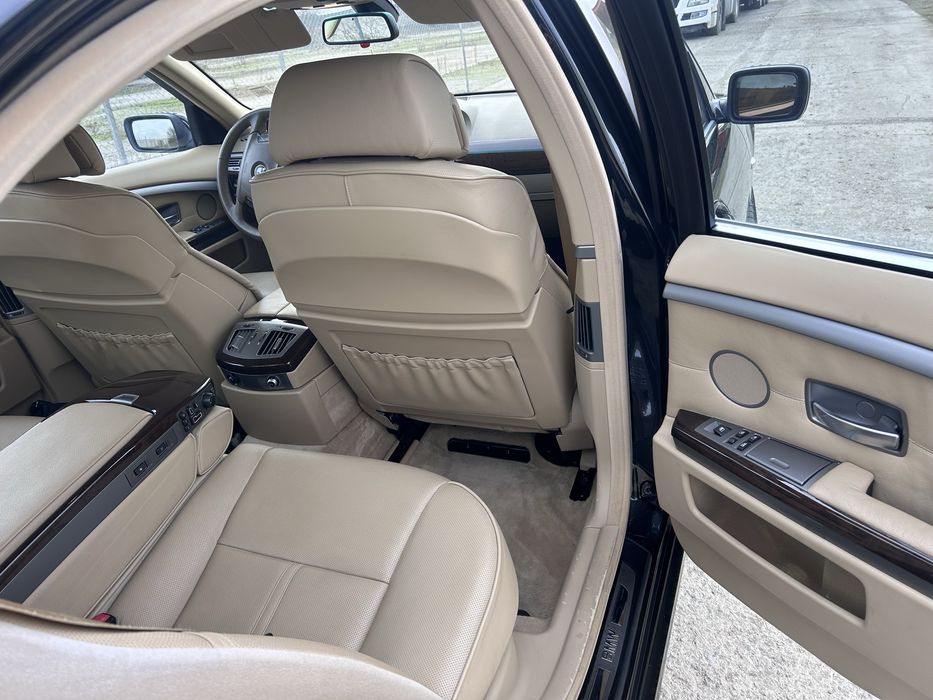 BMW 745D V8 4.400 cmc 330 cp