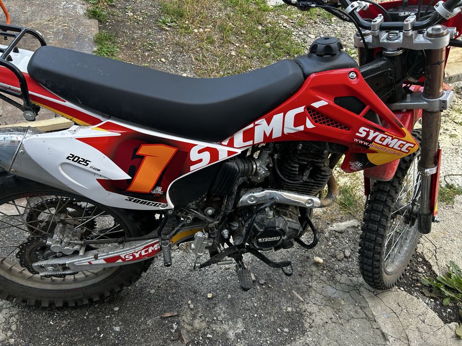 Мотоцикл эндуро.