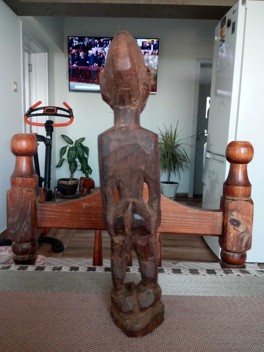 Култова африканска фигура.Дърворезба.Цената не подлежи на коментар.