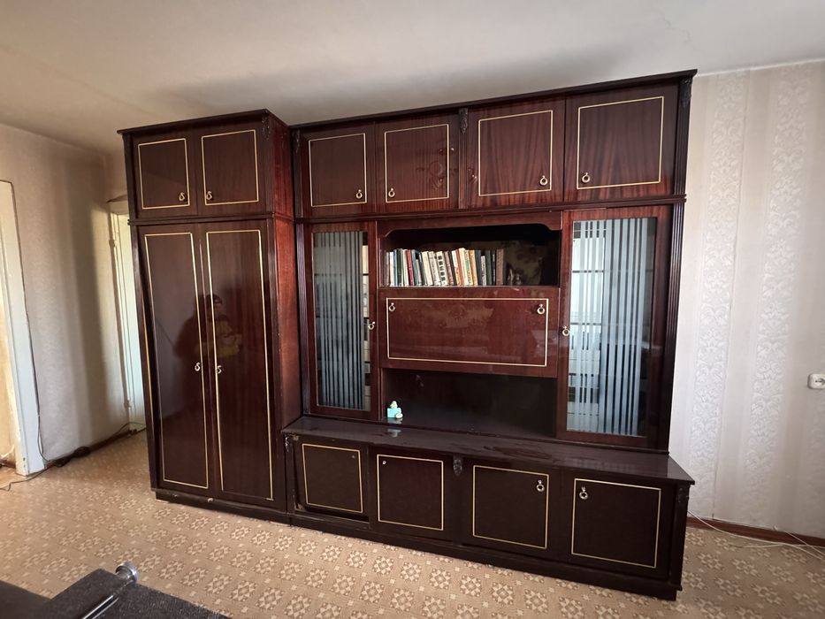 Стенка, шкафы, прикроватные тумбочки