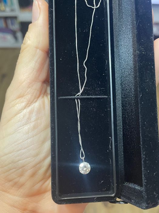 Lanț din platina avand un pandant cu diamant natural