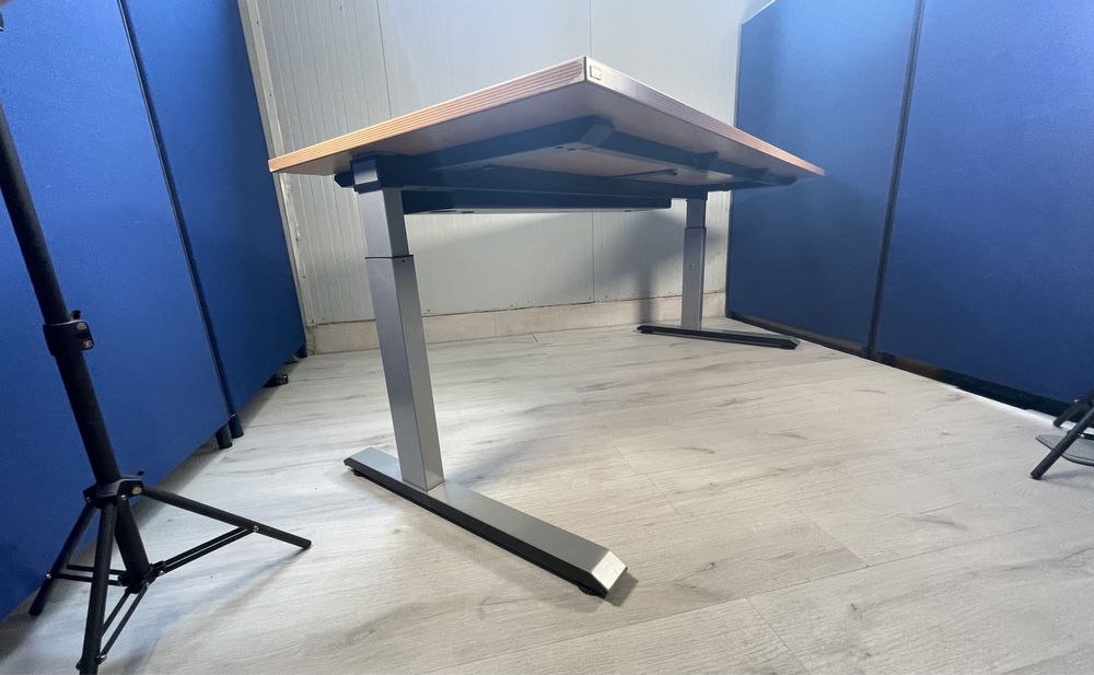 Висок клас! Бюро регулируем внос от германия