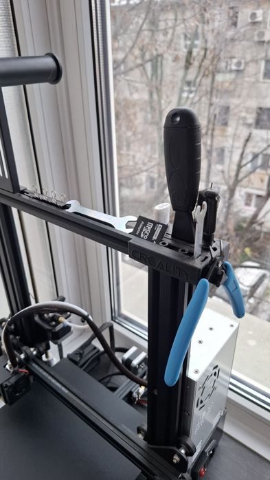 Imprimantă 3D Creality Ender 3 – ca nouă + accesorii