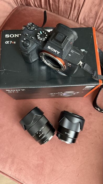 Sony Alpha A7R III full box